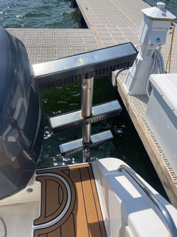 Pursuit 2870 Center Console - Image 17