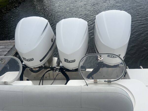 2015 Cobia 344 center console - Image 9