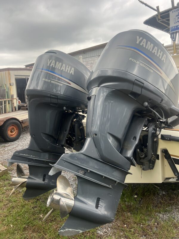 Pursuit 2870 Center Console - Image 11