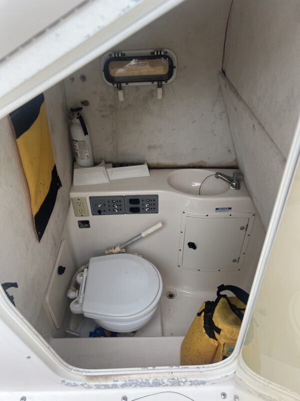 Pursuit 2870 Center Console - Image 9