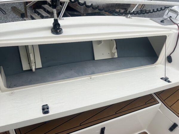 Pursuit 2870 Center Console - Image 8