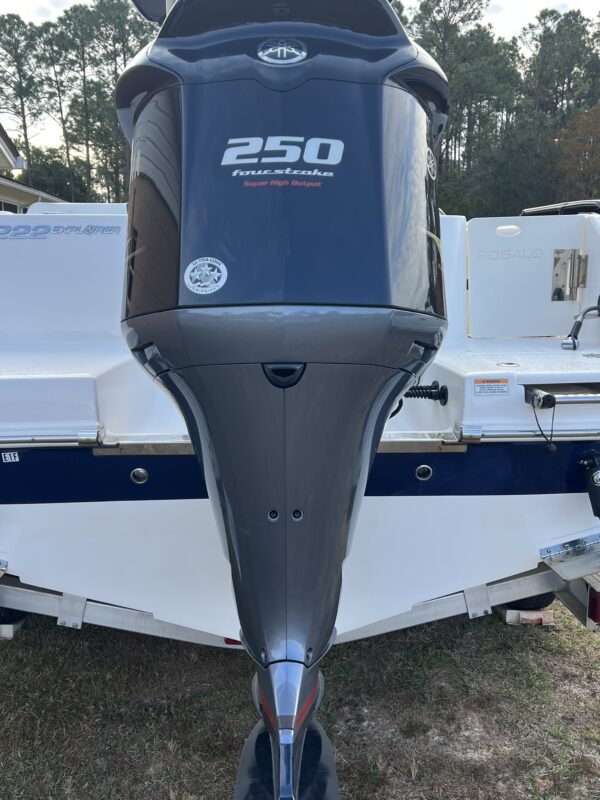 R222 Robalo Center Console - Image 24