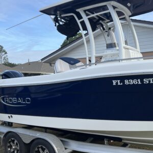 R222 Robalo Center Console