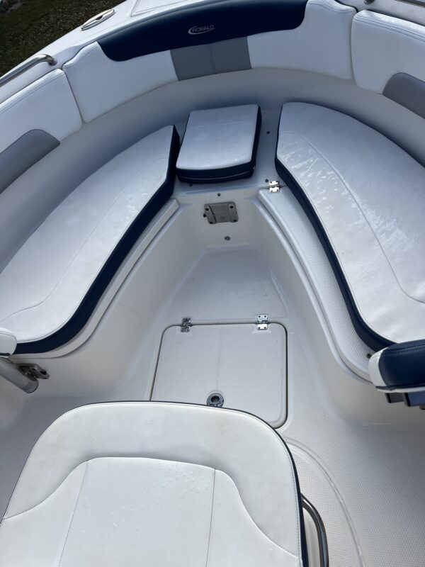 R222 Robalo Center Console - Image 9