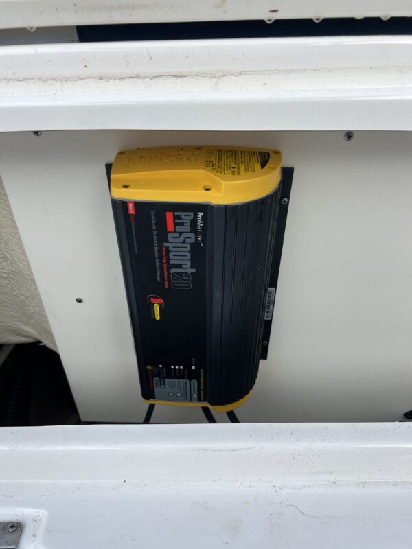 R222 Robalo Center Console - Image 4