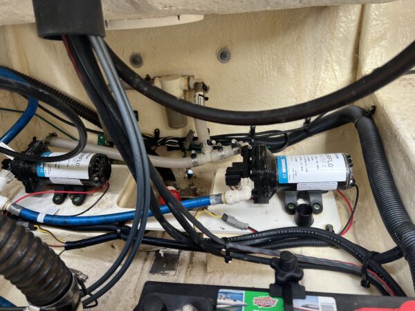 R222 Robalo Center Console - Image 19