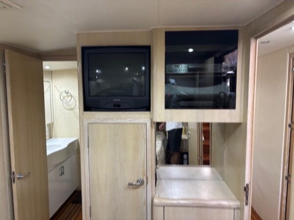 60' HATTERAS 60 CONVERTIBLE 1998 - TAKE A LOOK AT THIS BOAT! - Image 11
