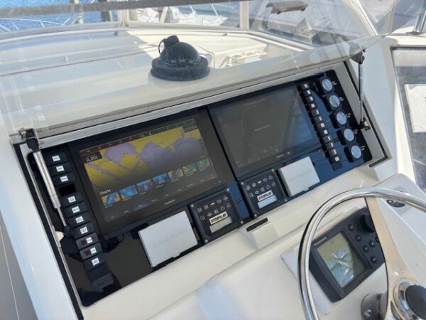 60' HATTERAS 60 CONVERTIBLE 1998 - TAKE A LOOK AT THIS BOAT! - Image 5