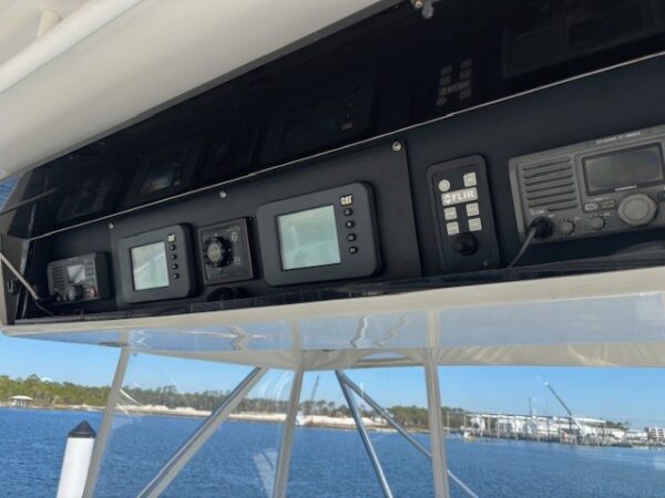 60' HATTERAS 60 CONVERTIBLE 1998 - TAKE A LOOK AT THIS BOAT! - Image 18