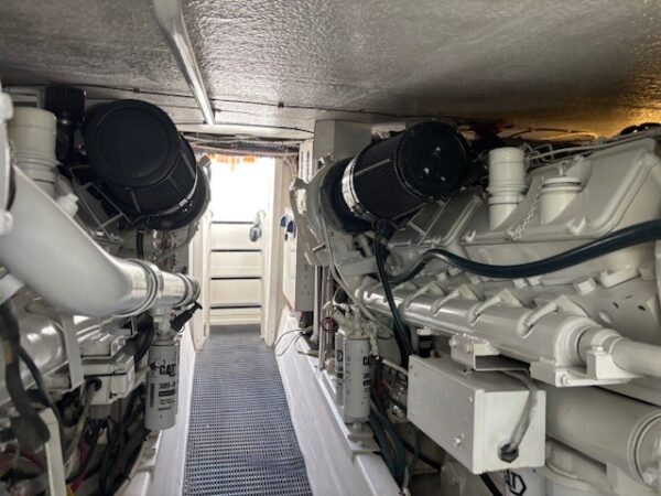 60' HATTERAS 60 CONVERTIBLE 1998 - TAKE A LOOK AT THIS BOAT! - Image 20