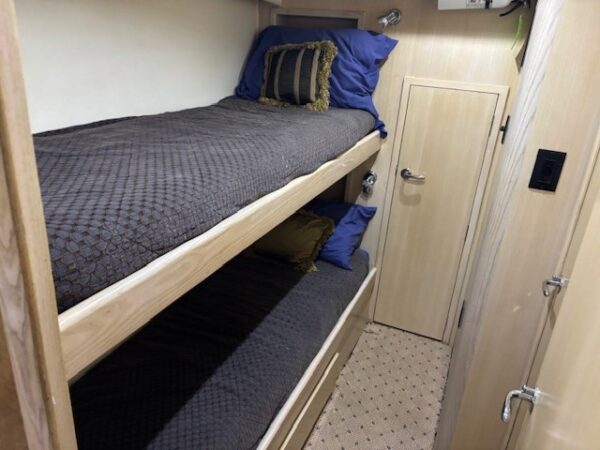60' HATTERAS 60 CONVERTIBLE 1998 - TAKE A LOOK AT THIS BOAT! - Image 13
